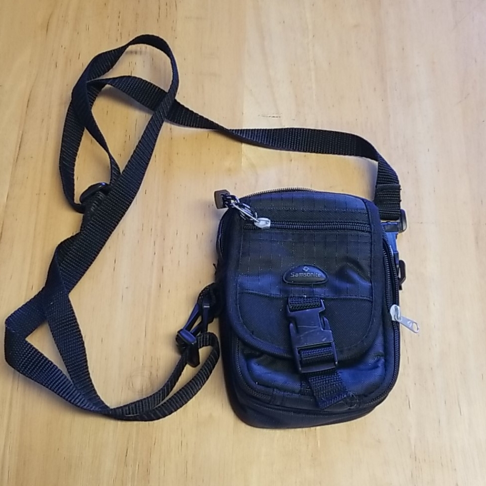 3/$10 Samsonite black camera pouch